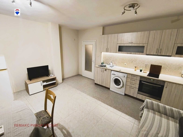 Дава се под наем Двустаен апартамент в Русе, Ялта - 60 кв.м за 280.5 € - Снимка #1