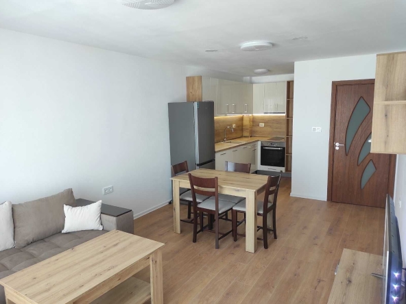 Дава се под наем Двустаен апартамент в Асеновград - 76 кв.м за 510 € - Снимка #1