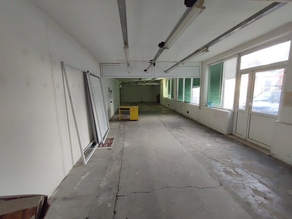 Дава се под наем Промишлена сграда в Лом - 250 кв.м за 306 € - Снимка #1