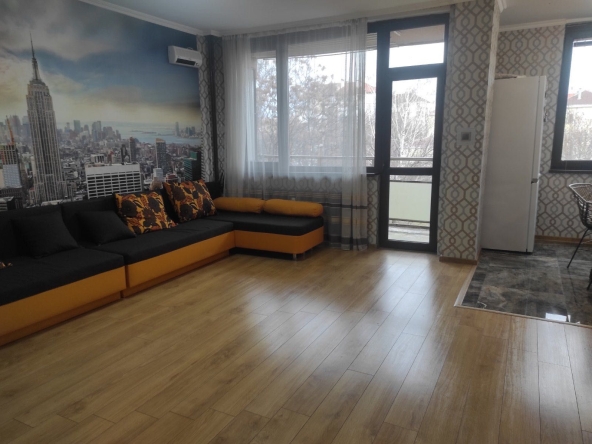 Дава се под наем Тристаен апартамент в София, Център - 104 кв.м за 747.66 € - Снимка #1