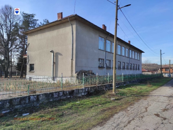 Промишлена сграда в с. Малко Враново, Област Русе - 1224 кв.м за 73 €/кв.м - Снимка #1