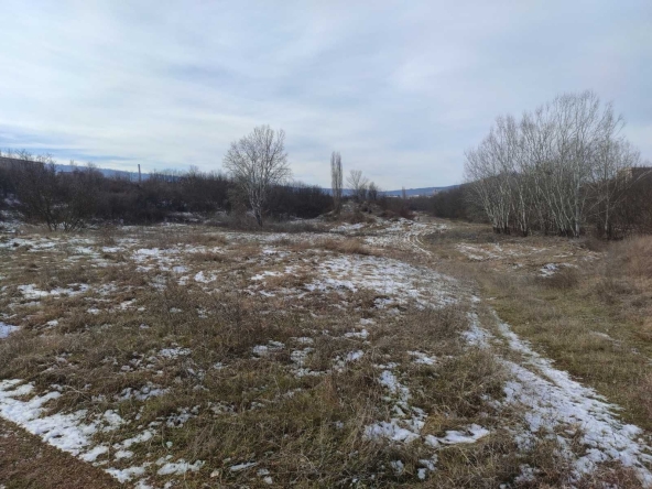 Парцел в Горна Оряховица - 7000 кв.м за 10 €/кв.м - Снимка #1