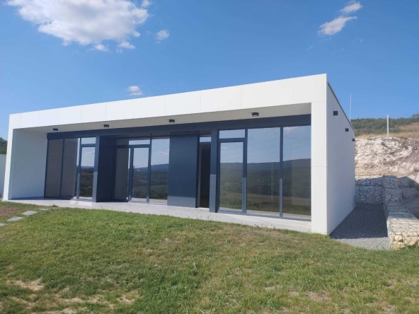 Къща в с. Оброчище, Област Добрич - 104 кв.м за 1539 €/кв.м - Снимка #1