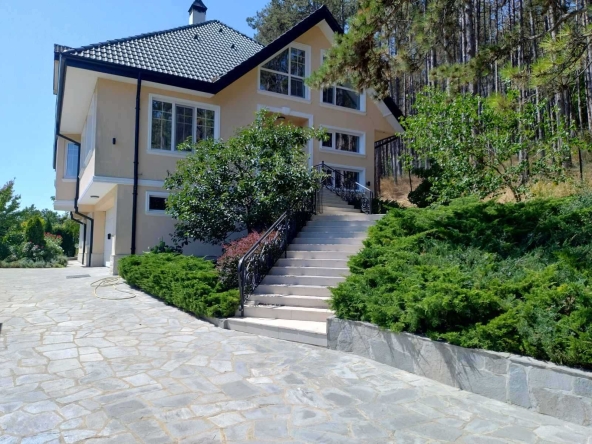 Къща в Варна, Виница - 509 кв.м за 1160 €/кв.м - Снимка #1