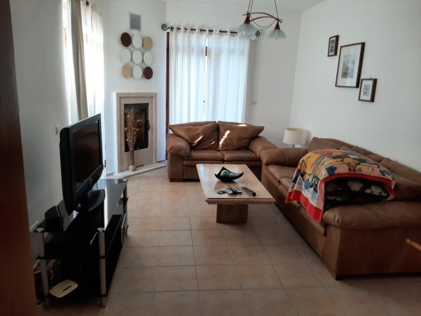 Дава се под наем Къща в Бургас, Меден рудник - зона А - 300 кв.м за 765 € - Снимка #1