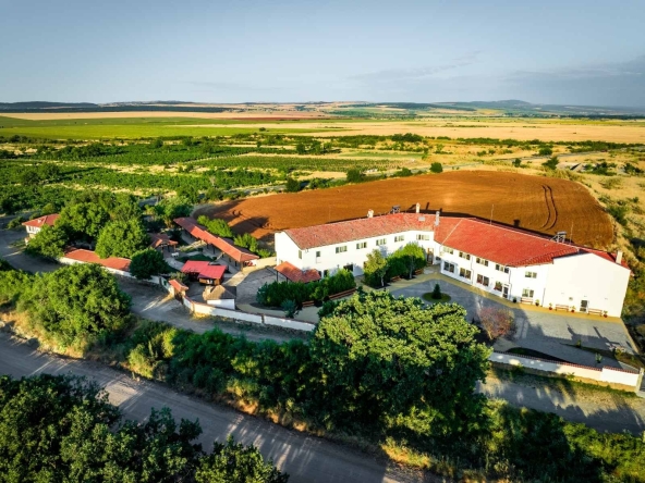 Хотел в с. Гюльовца, Област Бургас - 6842 кв.м за 391 €/кв.м - Снимка #1