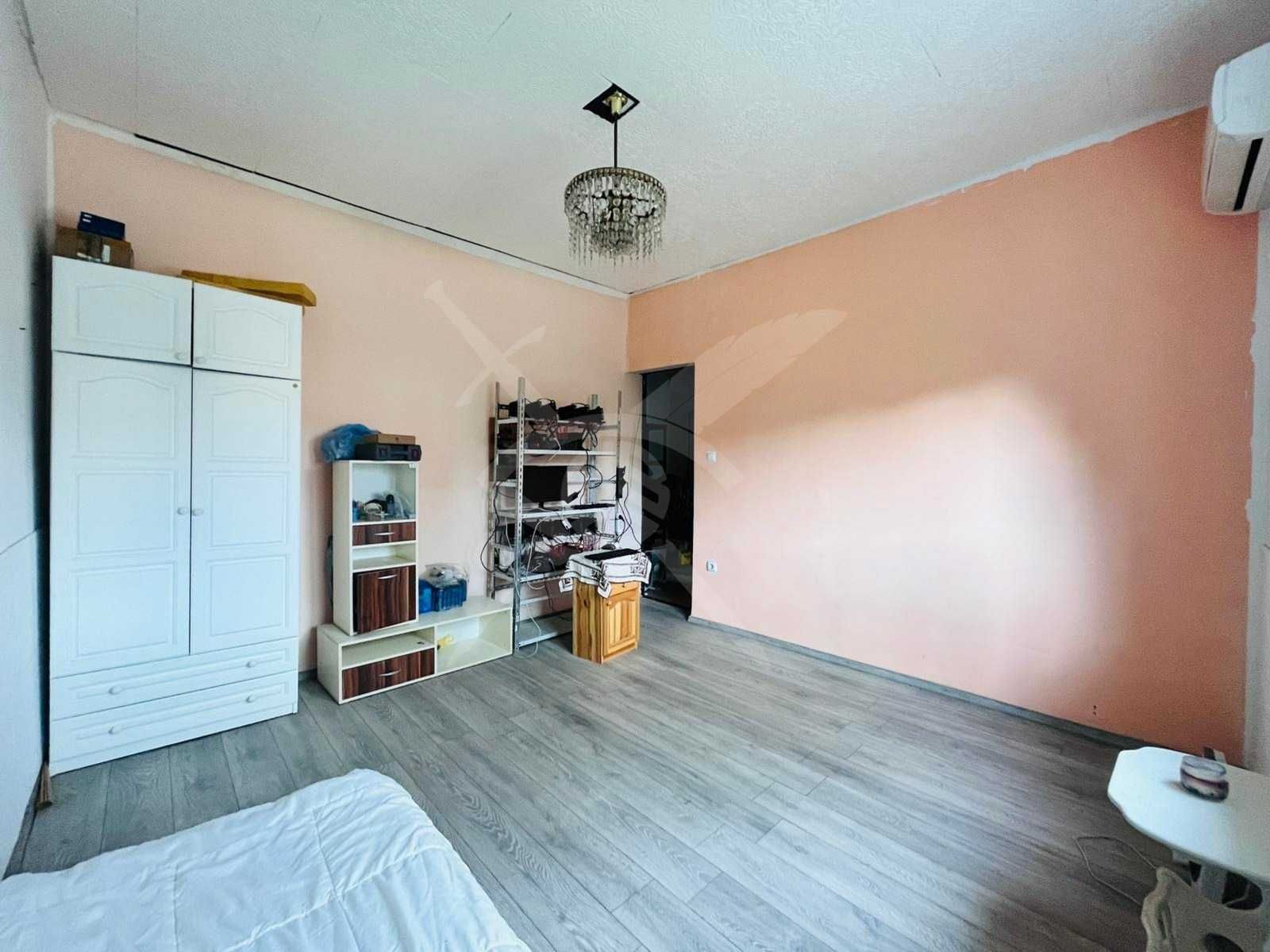 Дава се под наем Тристаен апартамент в София, Център - 70 кв.м за 199.41 € - Снимка #1