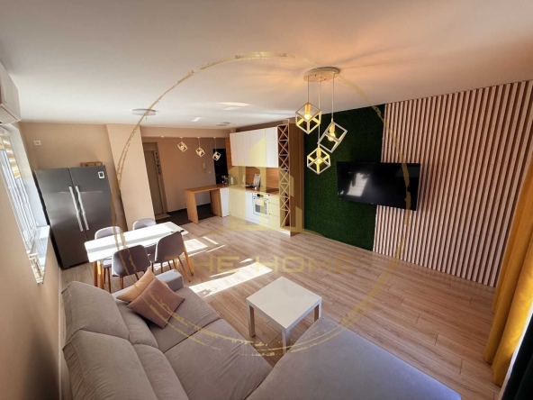 Дава се под наем Тристаен апартамент в Варна, Център - 127 кв.м за 987.36 € - Снимка #1