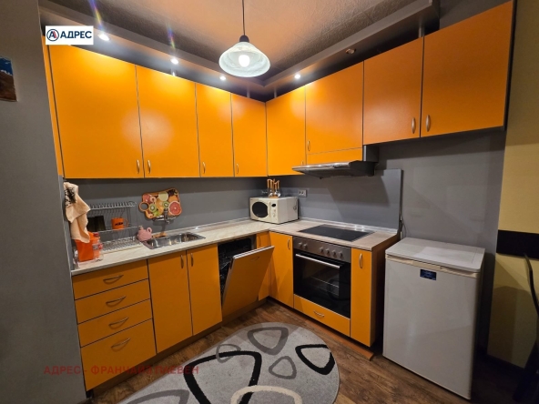 Дава се под наем Двустаен апартамент в Плевен, Дружба 1 - 60 кв.м за 281 € - Снимка #1