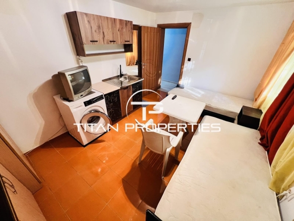 Дава се под наем Едностаен апартамент в Бургас, Център - 20 кв.м за 255 € - Снимка #1