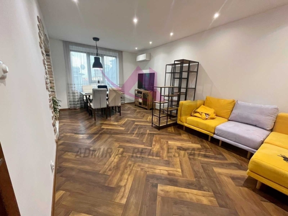 Дава се под наем Двустаен апартамент в Варна, Червен площад - 74 кв.м за 818 € - Снимка #1