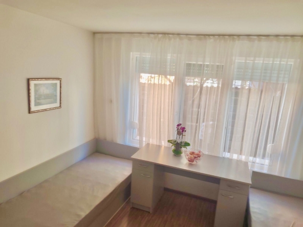 Дава се под наем Едностаен апартамент в Благоевград, Идеален център - 20 кв.м за 127.5 € - Снимка #1