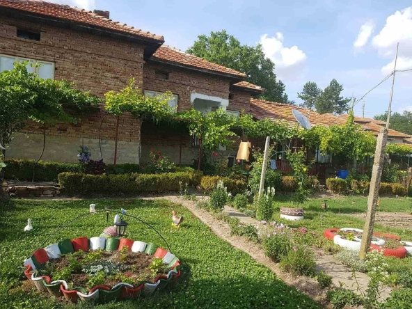 Къща в с. Съединение, Област Търговище - 140 кв.м за 346 €/кв.м - Снимка #1