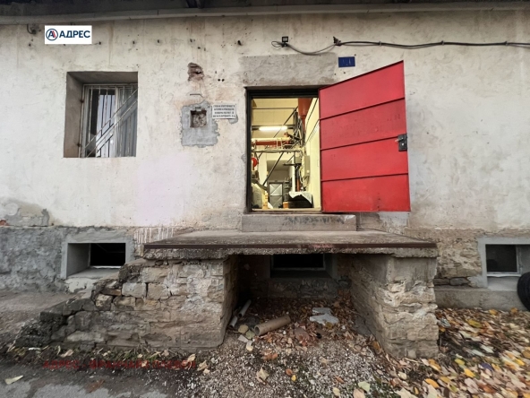 Склад в Ловеч, Младост - 131 кв.м за 468 €/кв.м - Снимка #1