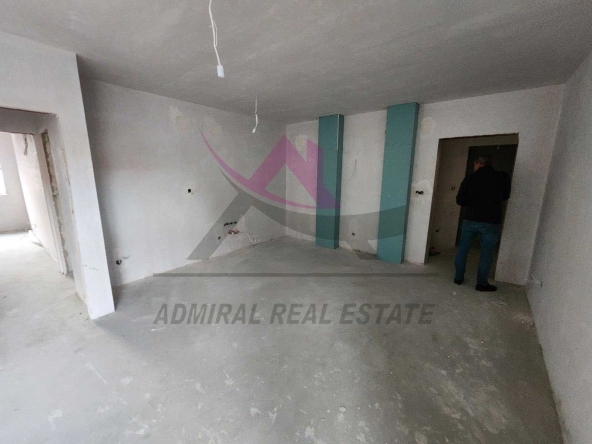 Тристаен апартамент в Варна, Левски - 108 кв.м за 2385 €/кв.м - Снимка #1