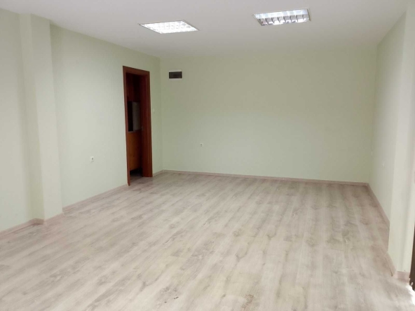 Магазин в Търговище, Център - 44 кв.м за 1205 €/кв.м - Снимка #1