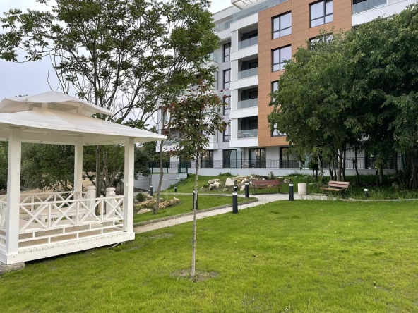 Дава се под наем Двустаен апартамент в к.к. Св.Св. Константин и Елена - 59 кв.м за 663 € - Снимка #1