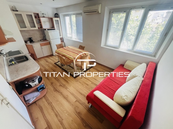 Дава се под наем Двустаен апартамент в Бургас, Център - 49 кв.м за 357 € - Снимка #1