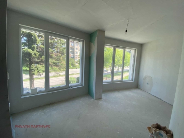 Двустаен апартамент в Перник, Изток - 102 кв.м за 1030 €/кв.м - Снимка #1