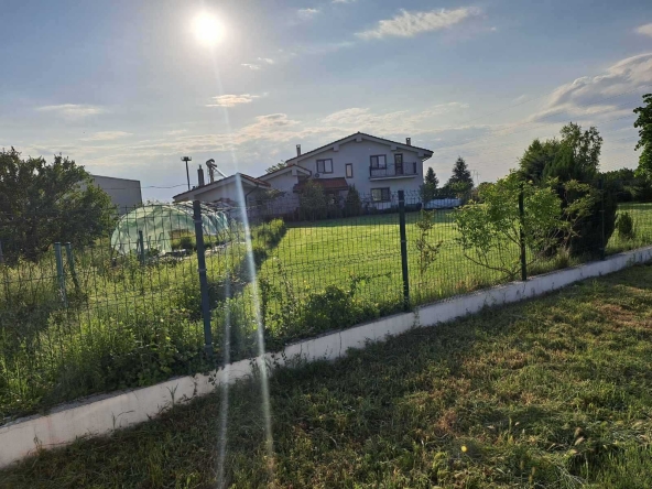 Парцел в Пловдив, Тракия - 893 кв.м за 75 €/кв.м - Снимка #1