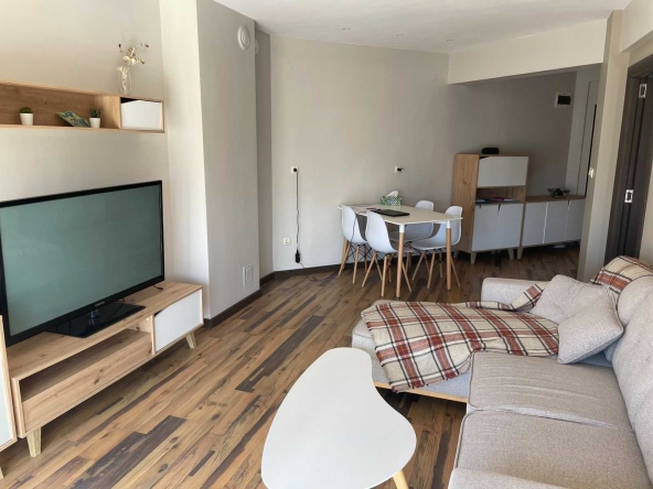 Дава се под наем Двустаен апартамент в Харманли - 72 кв.м за 331.5 € - Снимка #1