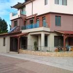 Дава се под наем Тристаен апартамент в Бургас, Ветрен - 140 кв.м за 612 € - Снимка #1