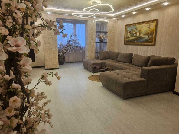 Дава се под наем Тристаен апартамент в Варна, Бриз - 100 кв.м за 1450 € - Снимка #1