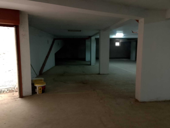 Гараж / Паркомясто в Търговище, Център - 2000 кв.м за 45 €/кв.м - Снимка #1