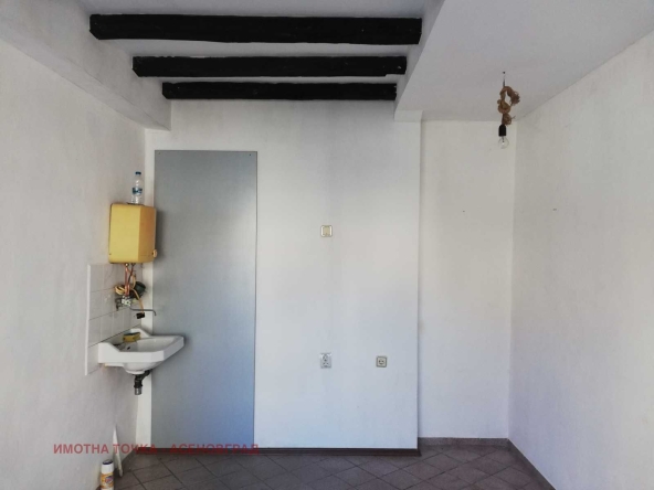 Дава се под наем Магазин в Асеновград - 15 кв.м за 102 € - Снимка #1