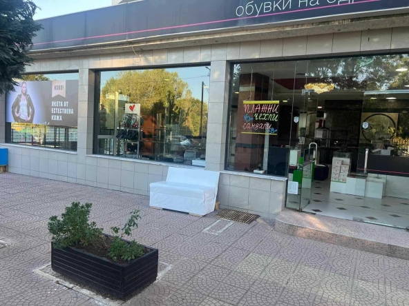 Дава се под наем Магазин в София, Карпузица - 300 кв.м за 1989 € - Снимка #1