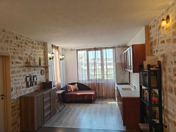 Дава се под наем Тристаен апартамент в София, Изток - 80 кв.м за 650 € - Снимка #1