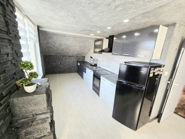 Тристаен апартамент в София, Илиянци - 100 кв.м за 1650 €/кв.м - Снимка #1