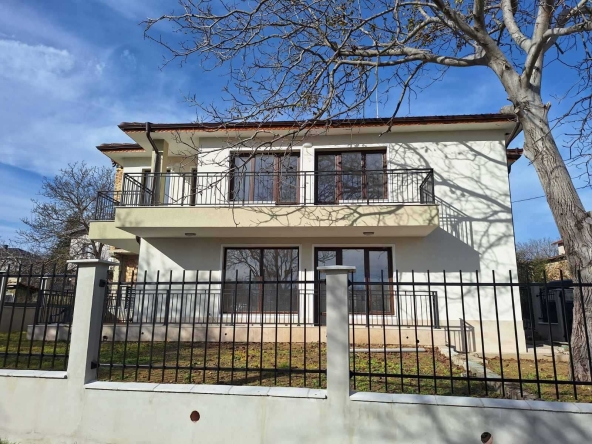 Къща в Варна, м-т Траката - 150 кв.м за 2600 €/кв.м - Снимка #1