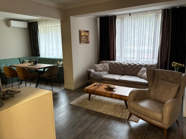 Дава се под наем Четиристаен апартамент в Плевен, Широк център - 96 кв.м за 249368.07 € - Снимка #1