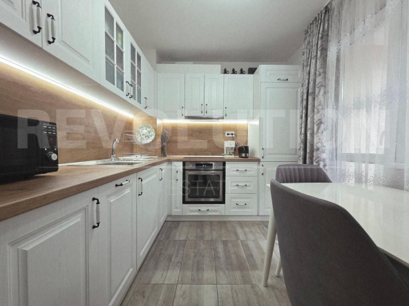 Тристаен апартамент в София, Света Троица - 84 кв.м за 1518 €/кв.м - Снимка #1