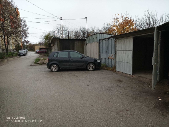 Дава се под наем Гараж / Паркомясто в Свищов - 20 кв.м за 39.78 € - Снимка #1