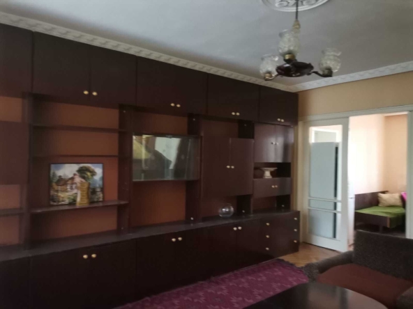 Дава се под наем Тристаен апартамент в Шумен, Добруджански - 90 кв.м за 306 € - Снимка #1