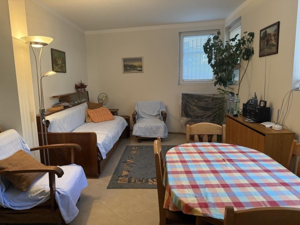 Дава се под наем Двустаен апартамент в Бургас, Център - 50 кв.м за 306 € - Снимка #1