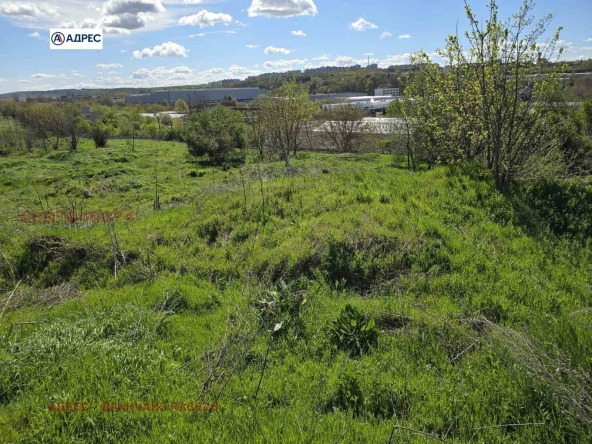 Парцел в Плевен, Индустриална зона - Изток - 5586 кв.м за 19 €/кв.м - Снимка #1