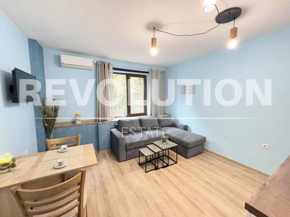 Дава се под наем Двустаен апартамент в Варна, Център - 54 кв.м за 677.79 € - Снимка #1