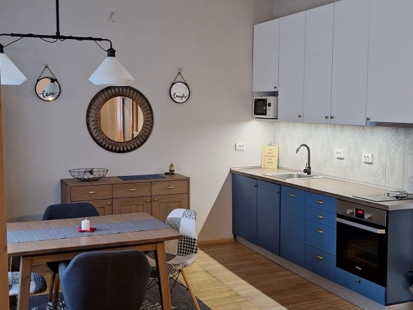 Дава се под наем Тристаен апартамент в София, Лозенец - 85 кв.м за 817.53 € - Снимка #1