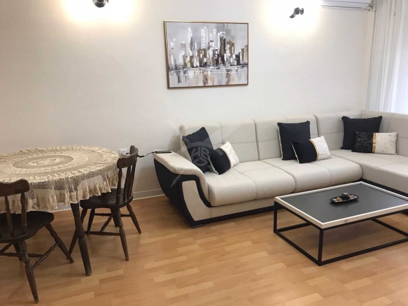Дава се под наем Тристаен апартамент в Пловдив, Мараша - 90 кв.м за 698.19 € - Снимка #1