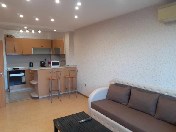 Дава се под наем Двустаен апартамент в Варна, Център - 70 кв.м за 600 € - Снимка #1