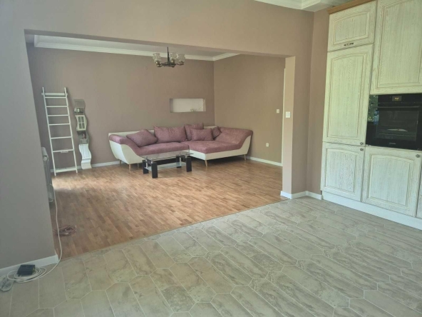 Дава се под наем Тристаен апартамент в София, Яворов - 94 кв.м за 1000 € - Снимка #1