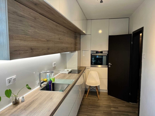 Дава се под наем Тристаен апартамент в София, Лагера - 80 кв.м за 663 € - Снимка #1