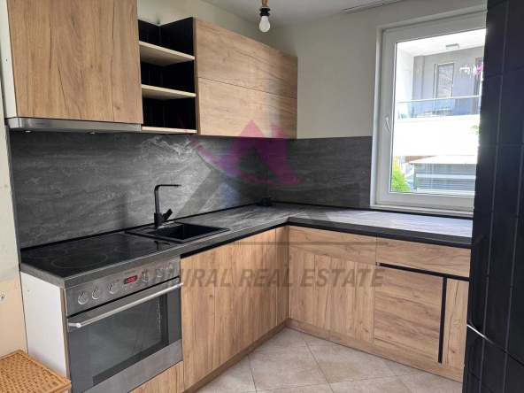 Дава се под наем Двустаен апартамент в Варна, Бриз - 68 кв.м за 648.21 € - Снимка #1