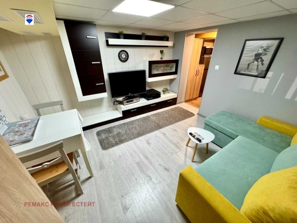 Дава се под наем Едностаен апартамент в Русе, Център - 16 кв.м за 204 € - Снимка #1