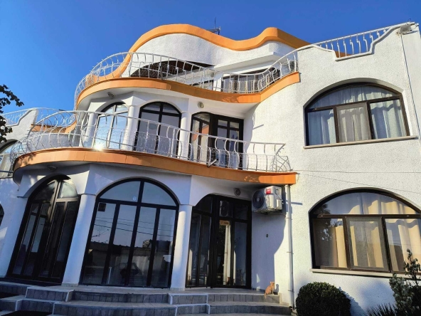 Дава се под наем Къща в Варна, м-т Траката - 550 кв.м за 3366 € - Снимка #1