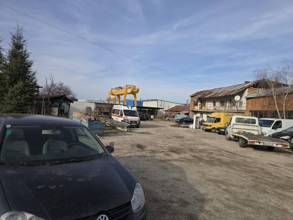 Промишлена сграда в Враца, Промишлена зона - Изток - 3600 кв.м за 99 €/кв.м - Снимка #1