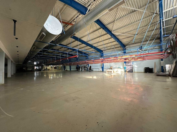 Дава се под наем Склад в Пловдив, Индустриална зона - Изток - 2400 кв.м за 11969.19 € - Снимка #1